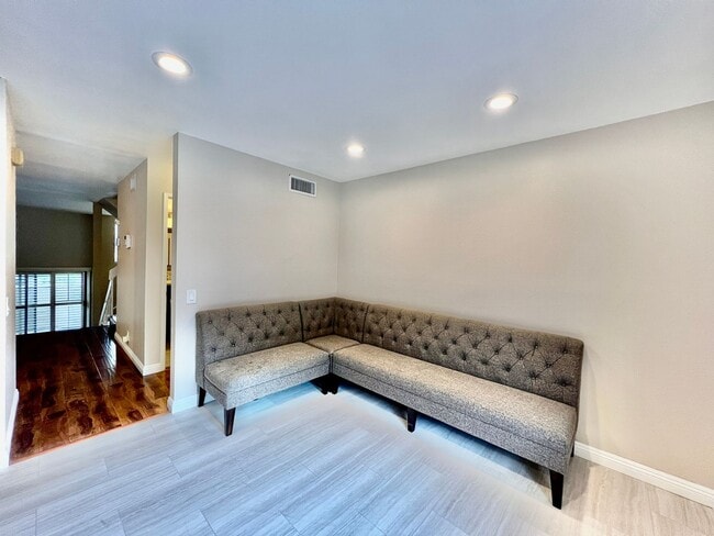 Photo - Beautiful 3B/2.5BA W/ Attached 2 Car Garage & W/D in La Jolla! Unit 149