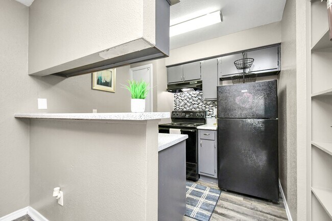 Building Photo - 12211 Fondren Rd Unit 310 Rental