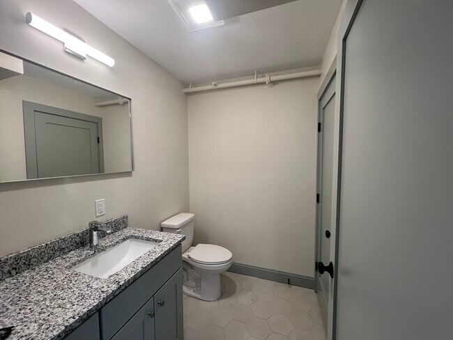 Photo - 160 Seabury St Unidad 32