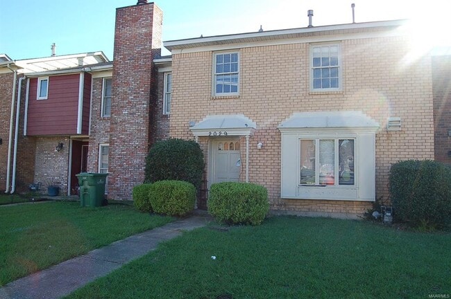 Building Photo - 2029 Rexford Rd Rental
