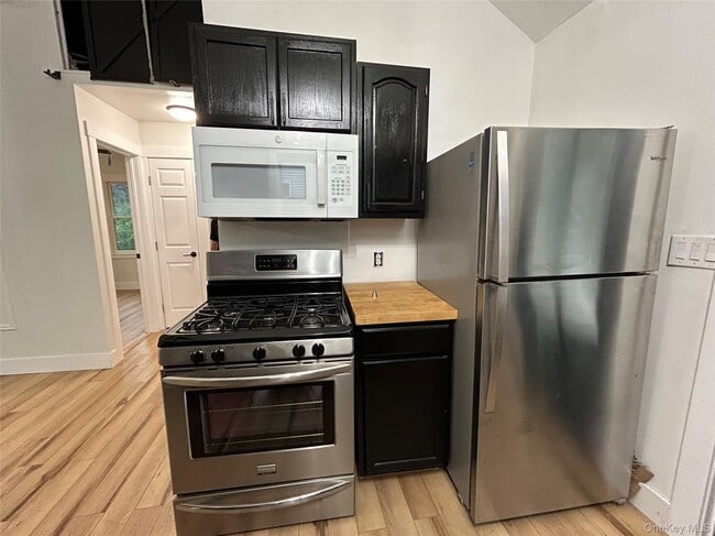 Photo - 765 Meadow Rd