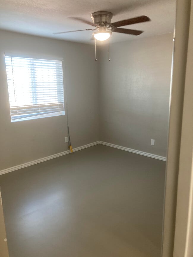 Bedroom - 2723 e southgate ave Unit 102