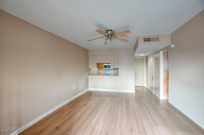 Building Photo - 3033 E Devonshire Ave Unit 3032