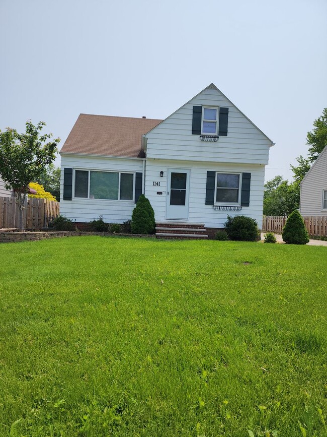 Building Photo - Beautiful 3 Bedroom Home For Rent