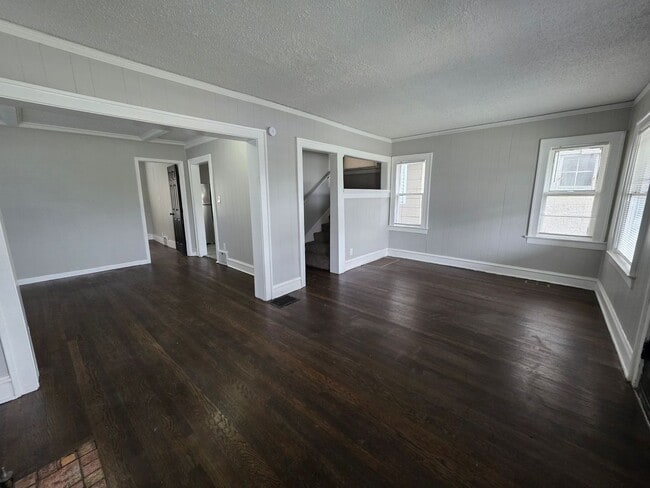 Photo - Spacious 4 Bedroom Home with Classic Charm