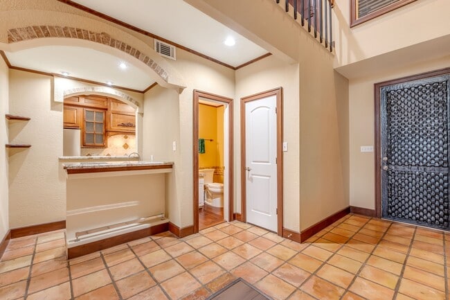 Photo - 516 S Post Oak Ln Unidad 18