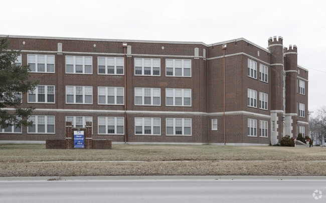Photo - Washburn Towers