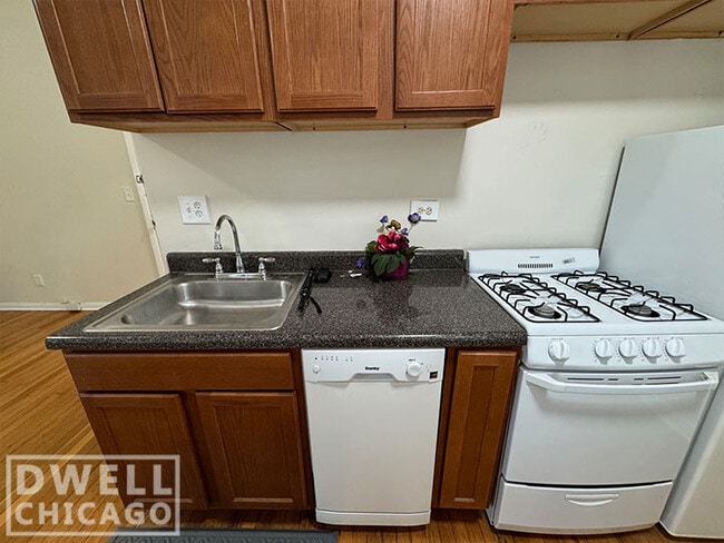 Photo - 923 W Waveland Ave Unit 1