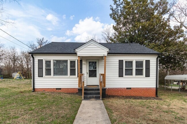 Photo - Lovely 3 bedroom, 1 bathroom home in High Point with LVP throughout!