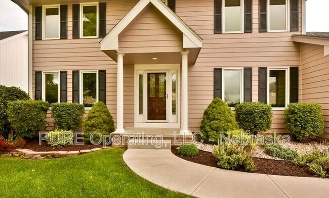 Photo - 4909 N 142nd St