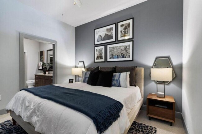 Photo - 2225 N Harwood St Unidad ID1337702P