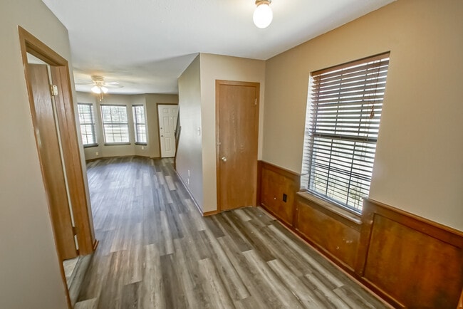Building Photo - 16382 Hooper Rd Unit A1