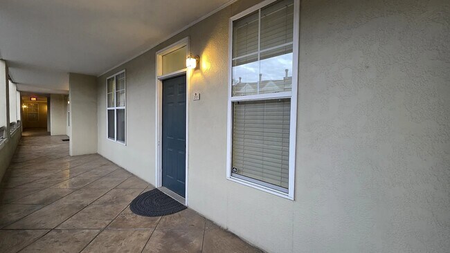 Photo - 405 W 7th St