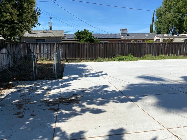 Photo - 593 Maxwell Ln