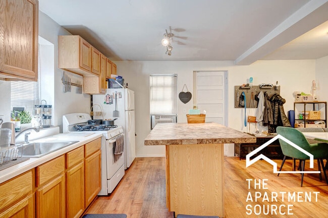 Photo - 1627 N Winchester Ave