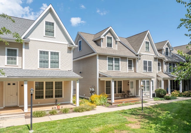 Photo - Summerview Square