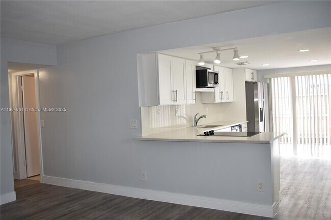 Photo - 312 SW 1st St Unidad E-4