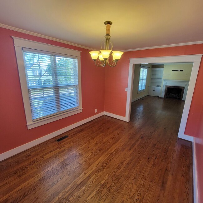 Photo - 3/2 Cottage Charmer-Downtown McMinnville, TN