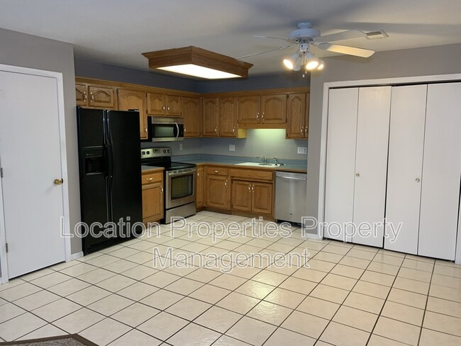 Photo - 318 Creekside Ct
