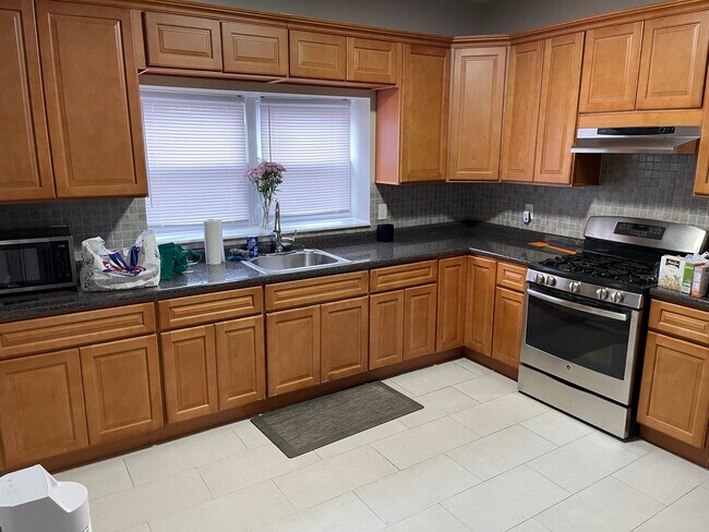 Photo - 288 2nd Ave W Unidad 1B