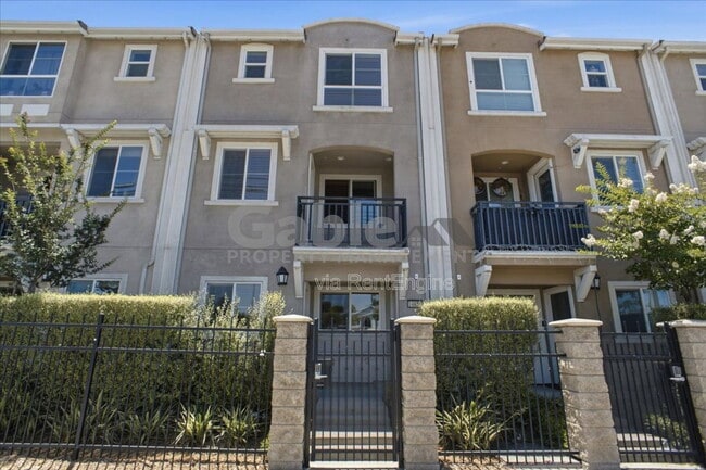 Building Photo - 14854 Nordhoff St