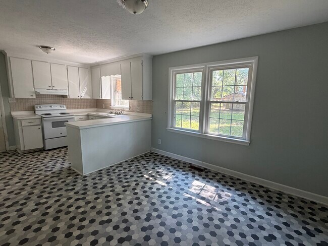 Photo - 127 Oak Circle Dr