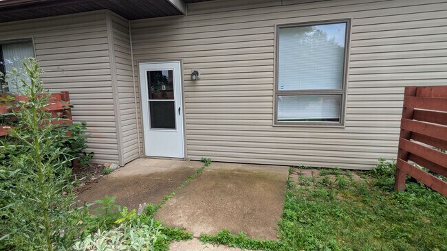 Photo - 847 Kerns Dr NE Unit Apt B (1BR Loft)