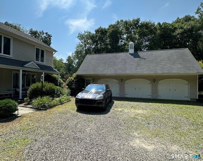 Building Photo - 11 Orchard Hill Rd