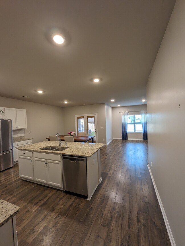 Photo - 122 Fellington Ct