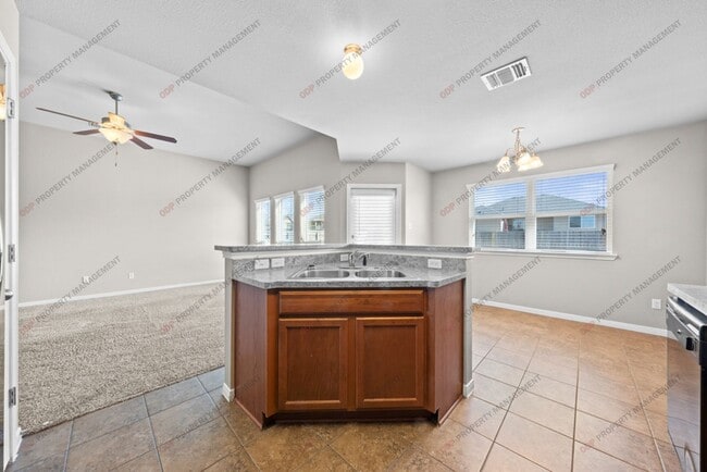 Photo - 1115 Roanoke Dr