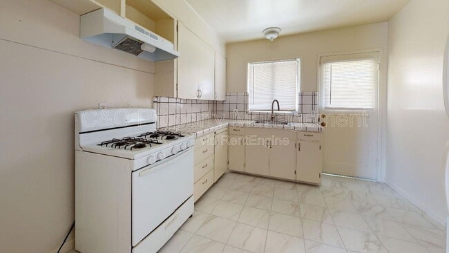 Building Photo - 230 Montecito Ave Unit 4