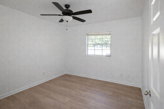 Photo - 640 Jasmine Rd