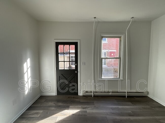 Building Photo - 122 Ann St