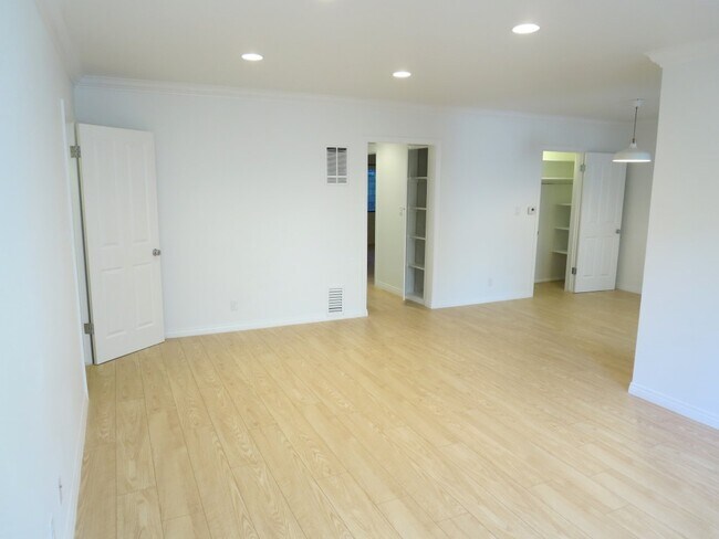 living room - 1615 Hilts Avenue
