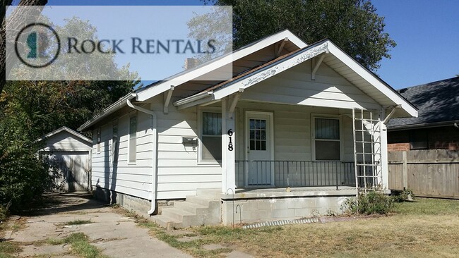 Two Bed With Large Fenced Yard - Two Bed With Large Fenced Yard House