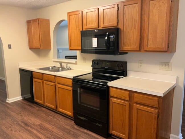 Photo - 7691 Enderby Ave E