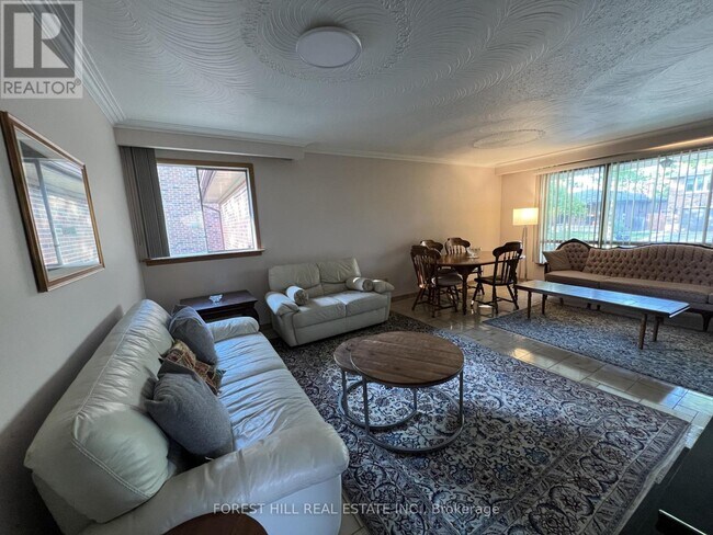 Photo - 444 Longmore St