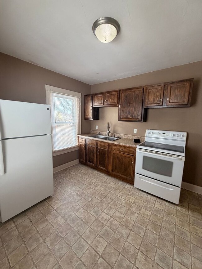 Building Photo - 105 E Hickman St Unit 105 E. Hickman St B