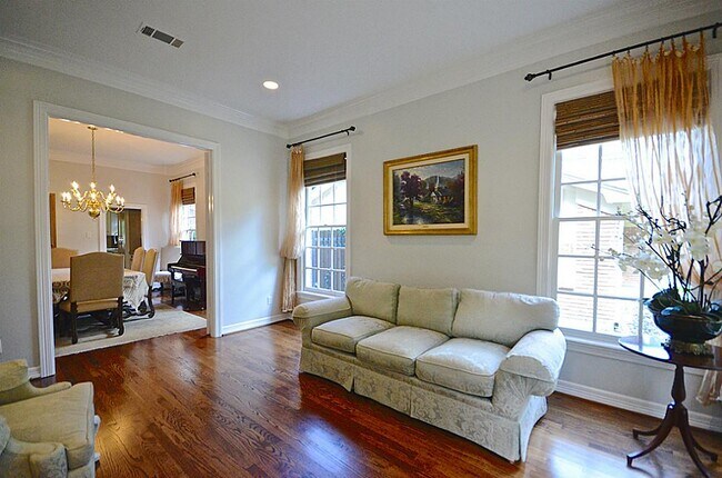 Photo - 4142 Villanova St