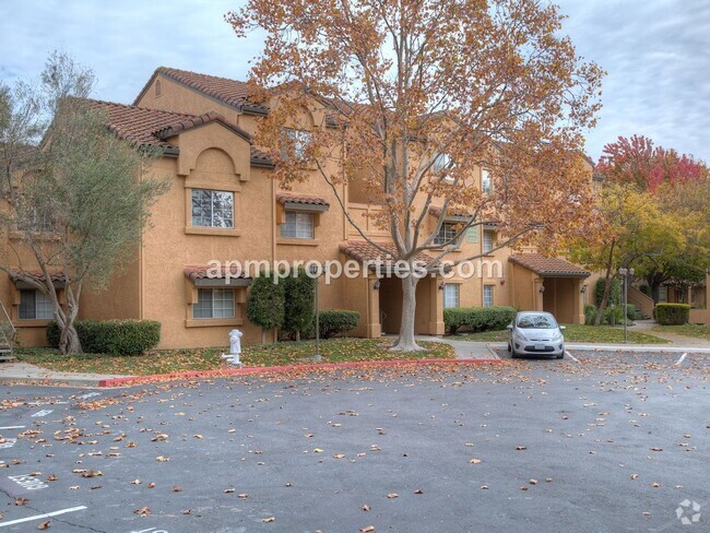 Building Photo - Lovely 1 Bedroom, Commuter's Dream in Gate... Unit 268 Rental