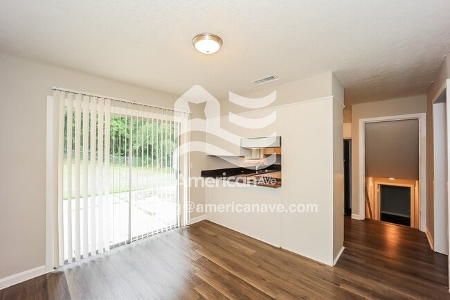 Photo - 1983 Monaco Dr