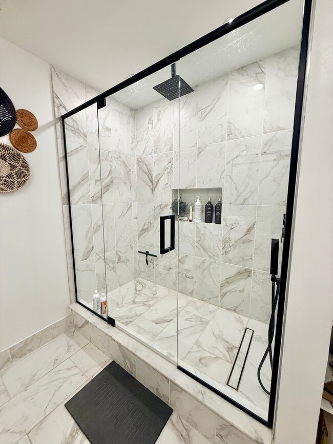 Photo - 2317 W Wolfram St Unit 413