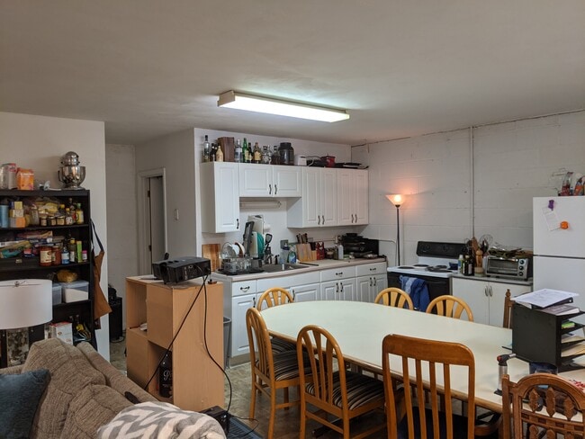 427C Lee Kitchen - 427 Lee St Unit A