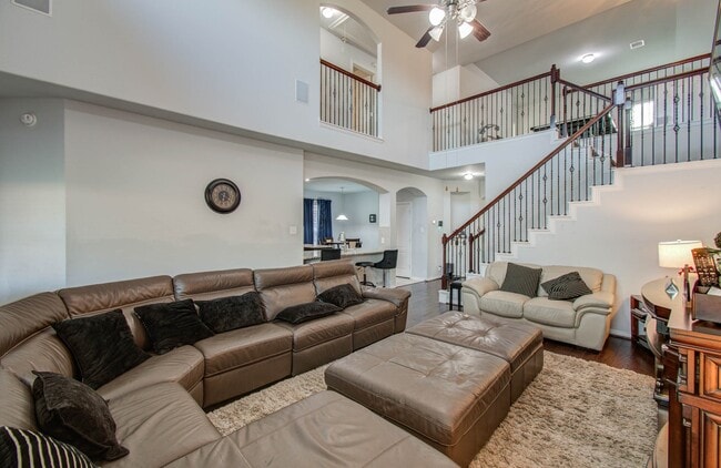 Photo - 318 Bolton Dr