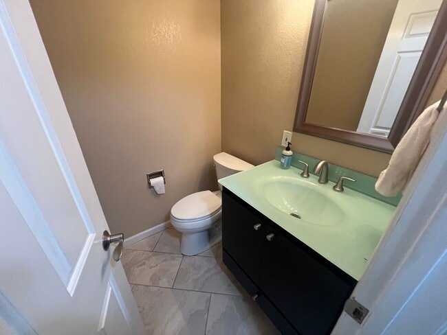 Photo - Beautiful 3 bed 2.5 bath Townhouse in Campbell with AC. This is a must see.