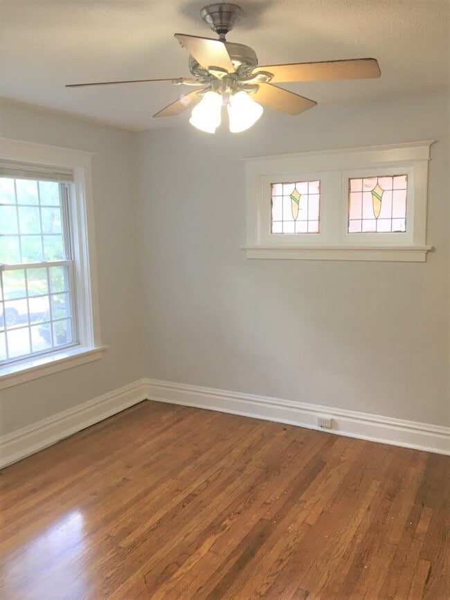Family room - 4540 Flad Ave Unit E