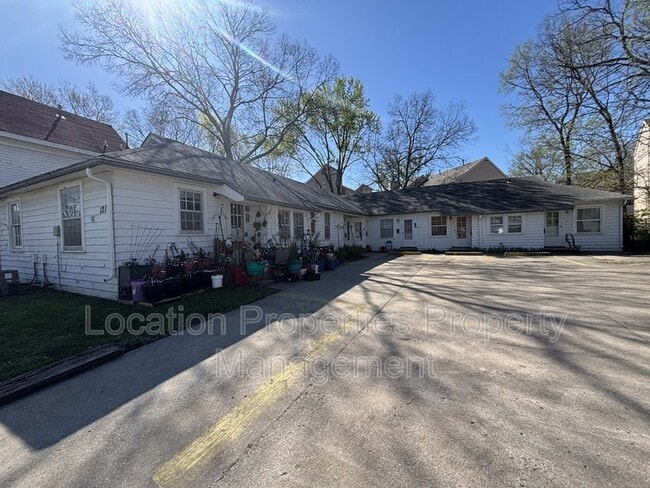 Building Photo - 121 W 14th St