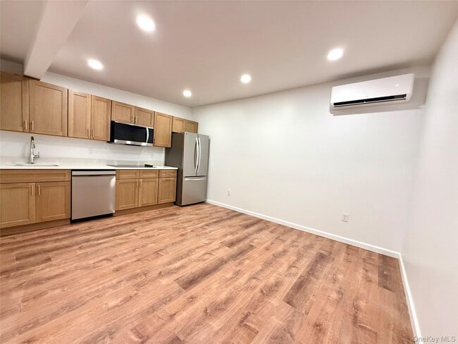 Building Photo - 728 US-6 Unit A