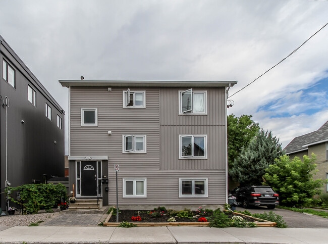 Building Photo - 276 Carruthers Av