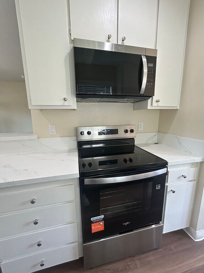 Photo - 1086-1086 Dutton Ave Unidad 1084 Dutton Avenue